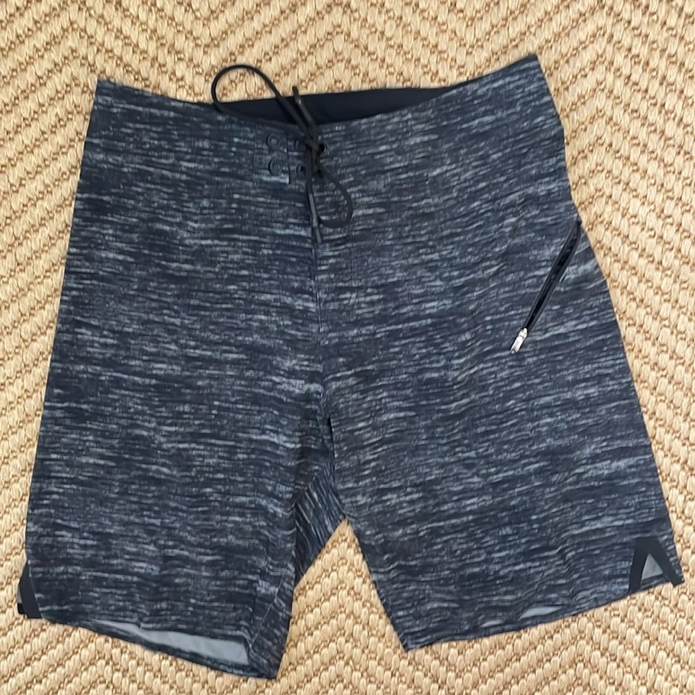 Lululemon - Board Shorts Classic Athletic - Heathered Grey Black - 34